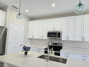 224 Victoria Ave S in Lehigh Acres, FL - Building Photo - Building Photo
