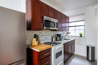 454 W 47th St in New York, NY - Building Photo - Building Photo
