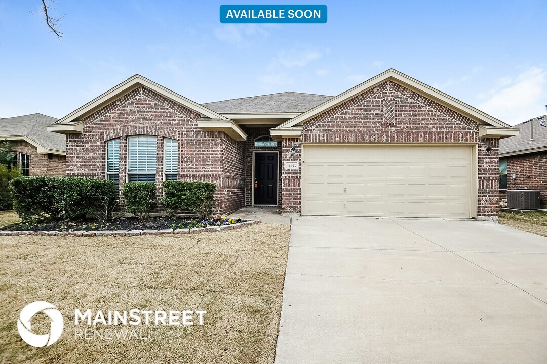 232 Spring Hollow Dr in Saginaw, TX - Building Photo