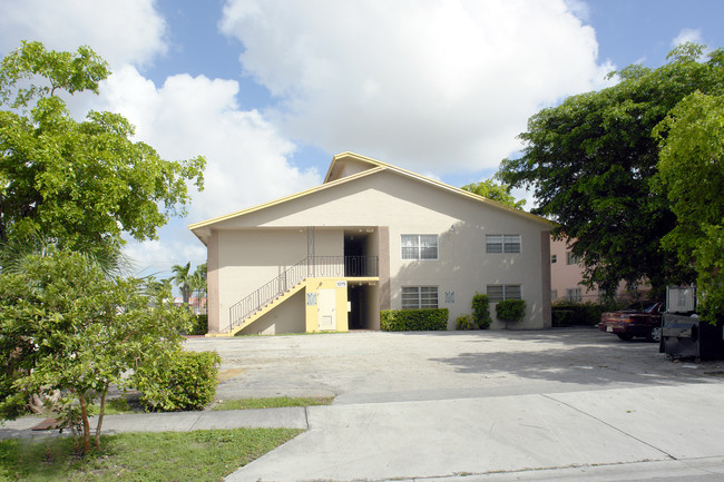 1275 W 36th St in Hialeah, FL - Building Photo - Building Photo