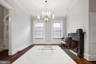 334 Spruce St in Philadelphia, PA - Building Photo - Building Photo