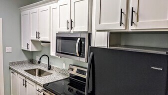 919 Hendricks Ave, Unit A in Laredo, TX - Building Photo