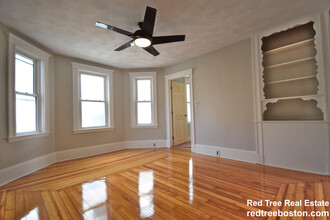 222 Fellsway W, Unit 1 in Medford, MA - Foto de edificio - Building Photo