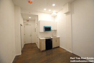 270 Newbury St in Boston, MA - Building Photo