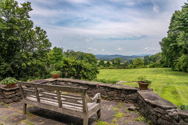 119 Knibloe Hill Rd in Sharon, CT - Building Photo - Building Photo