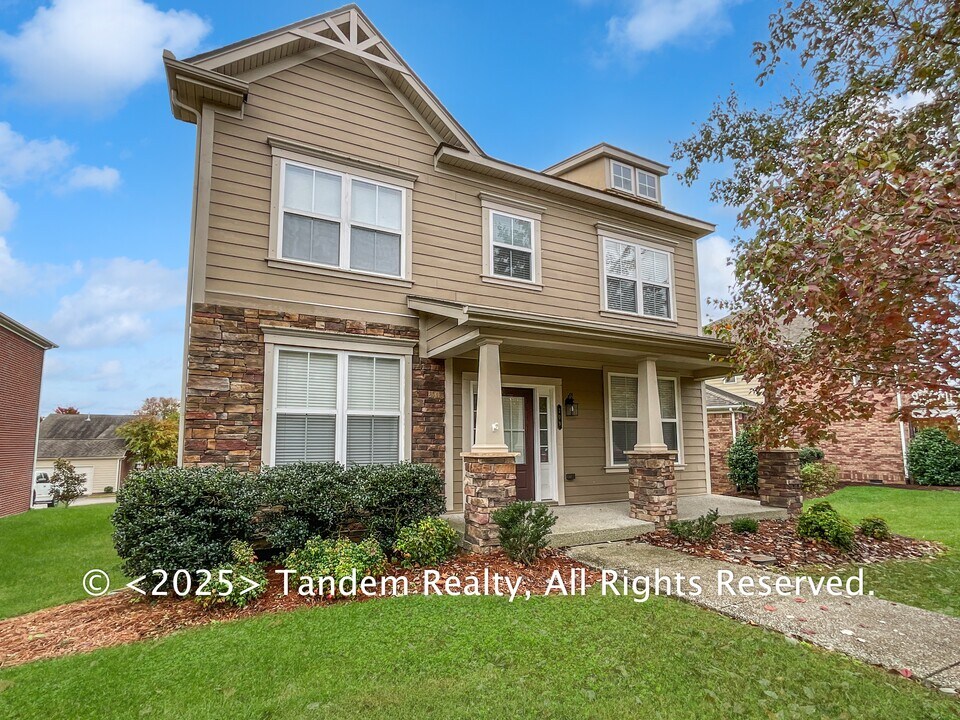 209 Watson View Dr in Franklin, TN - Foto de edificio