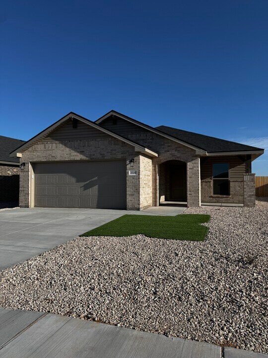 2520 Goldfinch Rd in Midland, TX - Building Photo