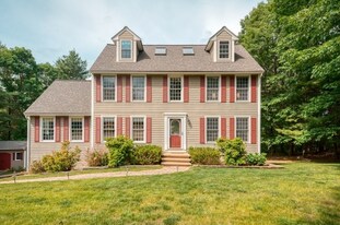 7 Magnolia Dr in Ayer, MA - Building Photo