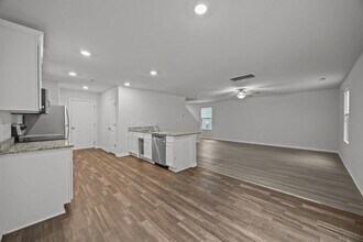 Room in House on Hazelburn Dr in Greensboro, NC - Building Photo - Building Photo