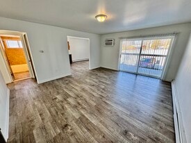 1100 W Michigan Ave in Ypsilanti, MI - Building Photo