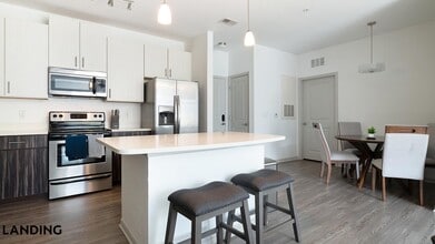 9301 Summit Centre Way, Unit 3202 in Orlando, FL - Foto de edificio - Building Photo