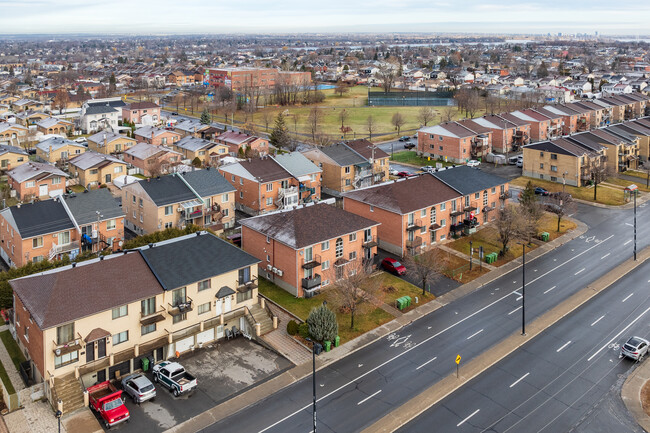 9285 Maurice-Duplessis Boul in Montréal, QC - Building Photo - Building Photo