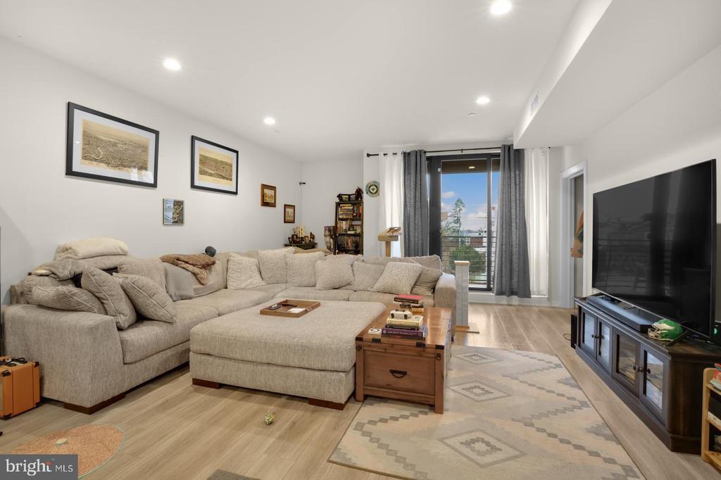 360 Monastery Ave in Philadelphia, PA - Building Photo