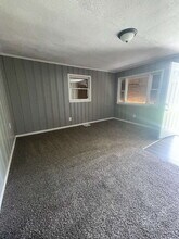 715 Sparks Ave in Sauget, IL - Foto de edificio - Building Photo