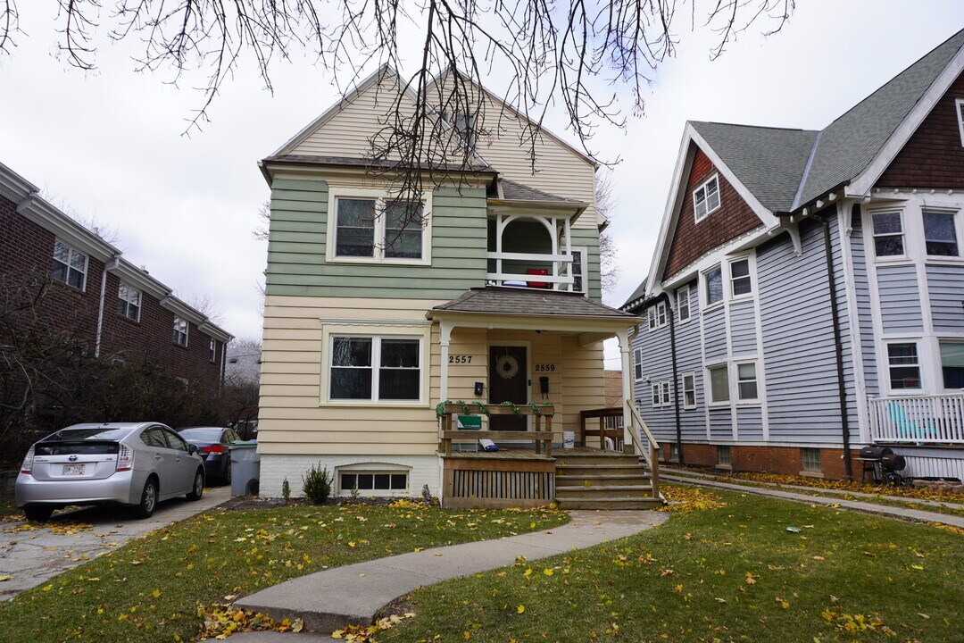 2559 N Frederick Ave, Unit 2559 N Frederick Ave in Milwaukee, WI - Foto de edificio