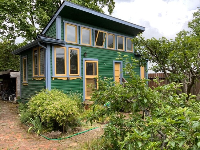 property at 356 W 4th Ave