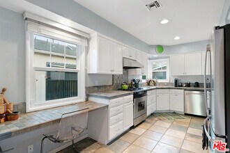 7401 El Manor Ave in Los Angeles, CA - Building Photo - Building Photo