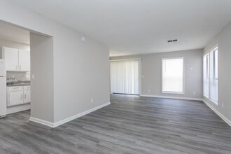 Landmark Flats in Fayetteville, NC - Building Photo - Interior Photo