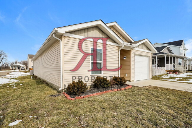 42 Waterman Ave in Commercial Point, OH - Foto de edificio - Building Photo