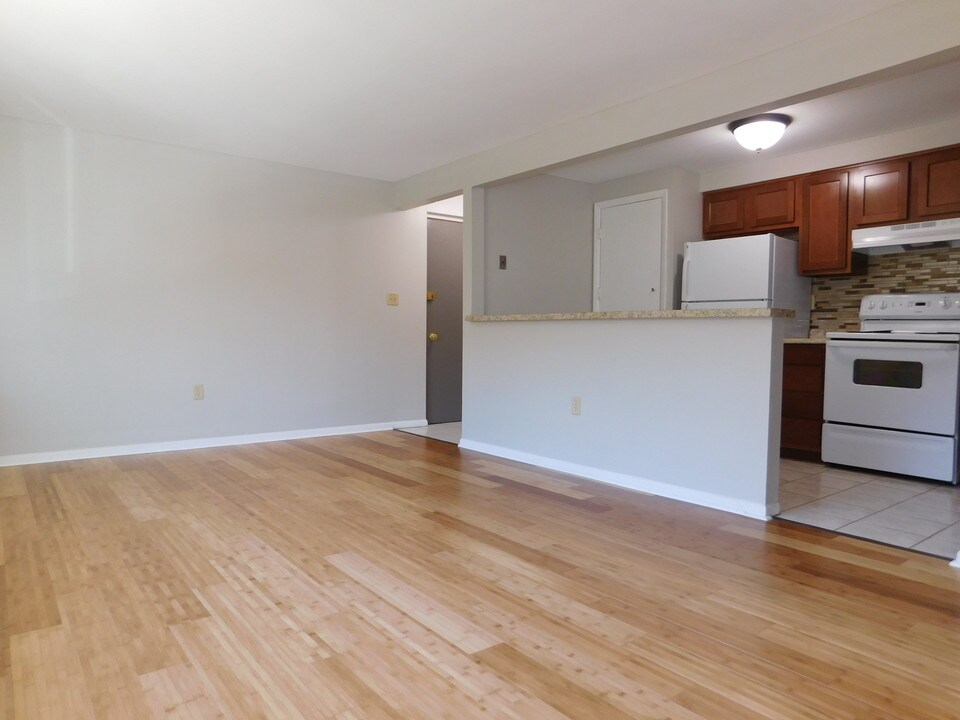 Apartments at Logan Station in Bethel Park, PA - Foto de edificio