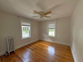 9 Gordon St, Unit 1 in Somerville, MA - Foto de edificio - Building Photo