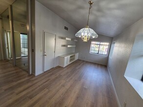 2424 Chatfield Dr in Las Vegas, NV - Building Photo - Building Photo