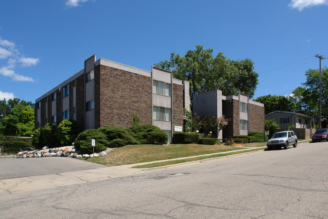 Oakridge Apartments in East Lansing, MI - Foto de edificio