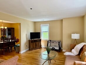 10 Stetson Pl in Danbury, CT - Building Photo - Building Photo