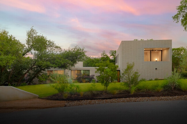 5205 Scenic View Dr in Austin, TX - Building Photo - Building Photo