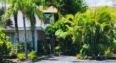 813 NE 22nd Dr in Wilton Manors, FL - Building Photo - Building Photo