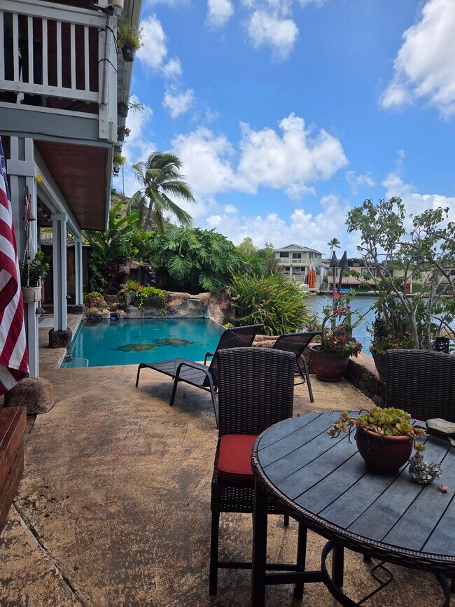 320 Awini Pl in Honolulu, HI - Building Photo - Building Photo