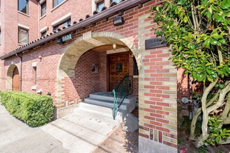 AG Anberg Apartments in Seattle, WA - Building Photo - Interior Photo