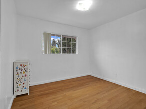 10601 Kurt St in Sylmar, CA - Building Photo - Building Photo
