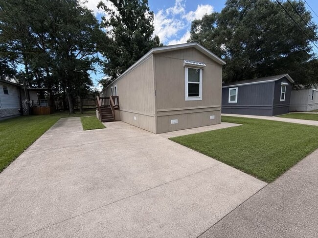 605 Kathy St