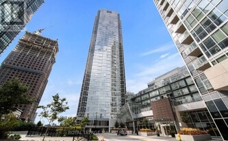 2916 Hwy 7 W in Vaughan, ON - Building Photo