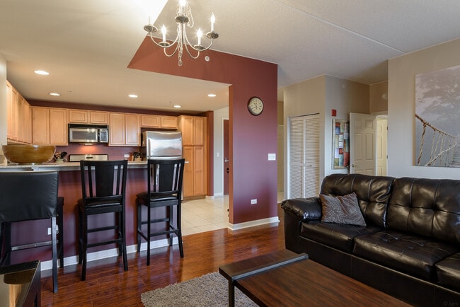6420 Double Eagle Dr in Woodridge, IL - Building Photo - Building Photo