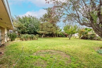 8309 Hall Rd in Lamont, CA - Building Photo - Building Photo