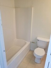 1960 E 1st St in Crossville, TN - Building Photo - Building Photo