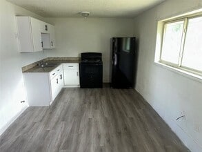 5405 Suez St, Unit 4 in Houston, TX - Building Photo - Building Photo