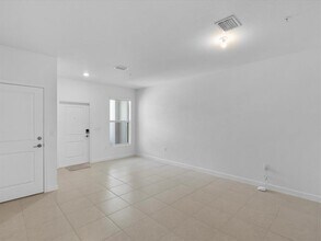 106 SW 184th Pl in Pembroke Pines, FL - Building Photo - Building Photo