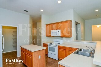 13701 Laramie Hill in Live Oak, TX - Foto de edificio - Building Photo
