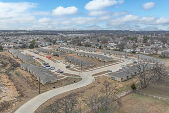 Woodland Commons in Claremore, OK - Building Photo - Building Photo