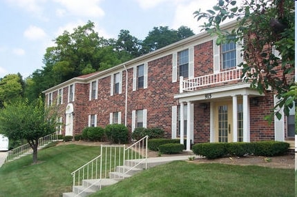 Hillside Court in Centerville, OH - Foto de edificio - Building Photo