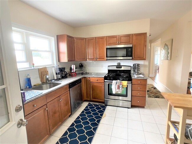 24 Willard Ave, Unit #3 in Medford, MA - Building Photo - Building Photo