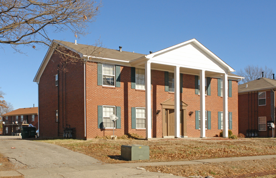 7307 Garrison Rd in Louisville, KY - Foto de edificio