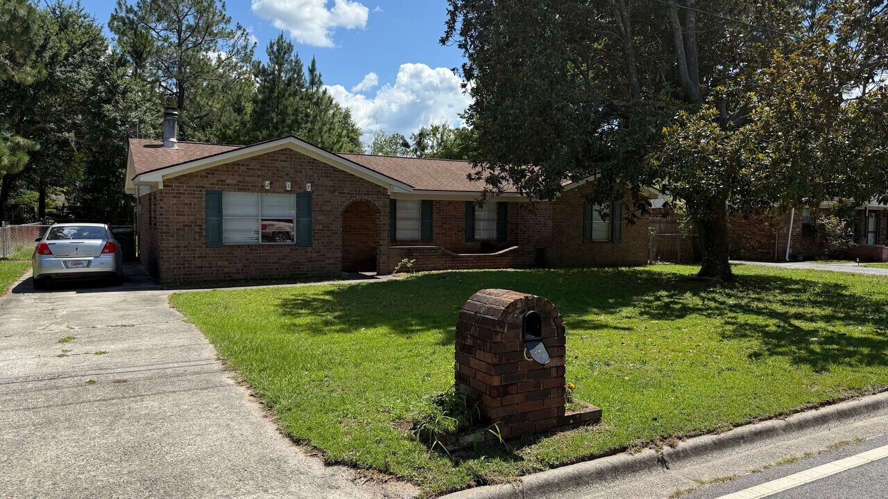 217 Glenn Bryant Rd in Hinesville, GA - Building Photo
