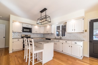 37 N Chapman Rd in Doylestown, PA - Foto de edificio - Building Photo