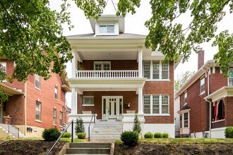 2050 Eastern Pkwy in Louisville, KY - Building Photo - Building Photo