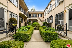 9220 Beverly Blvd in Beverly Hills, CA - Building Photo