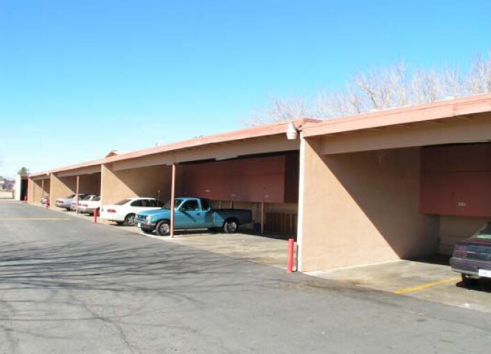Avalon Park Apartments in Palmdale, CA